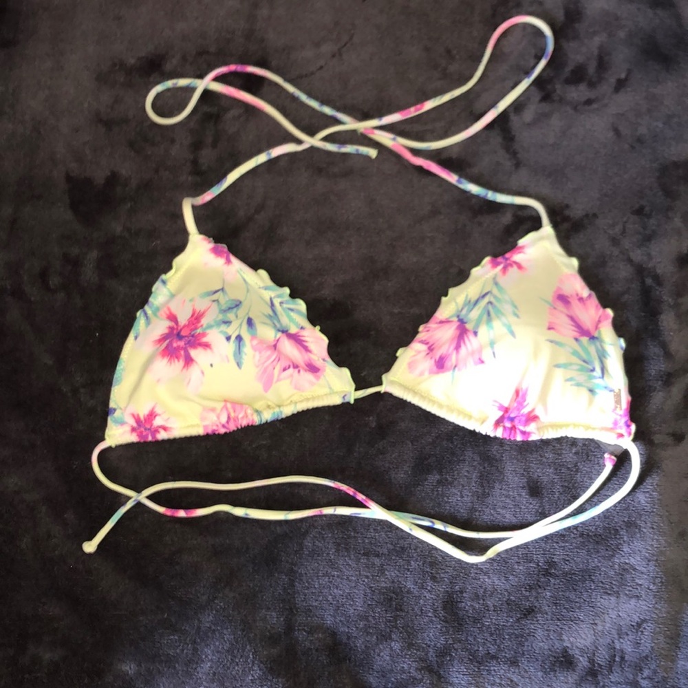Two bikini tops - Picture 2 of 5